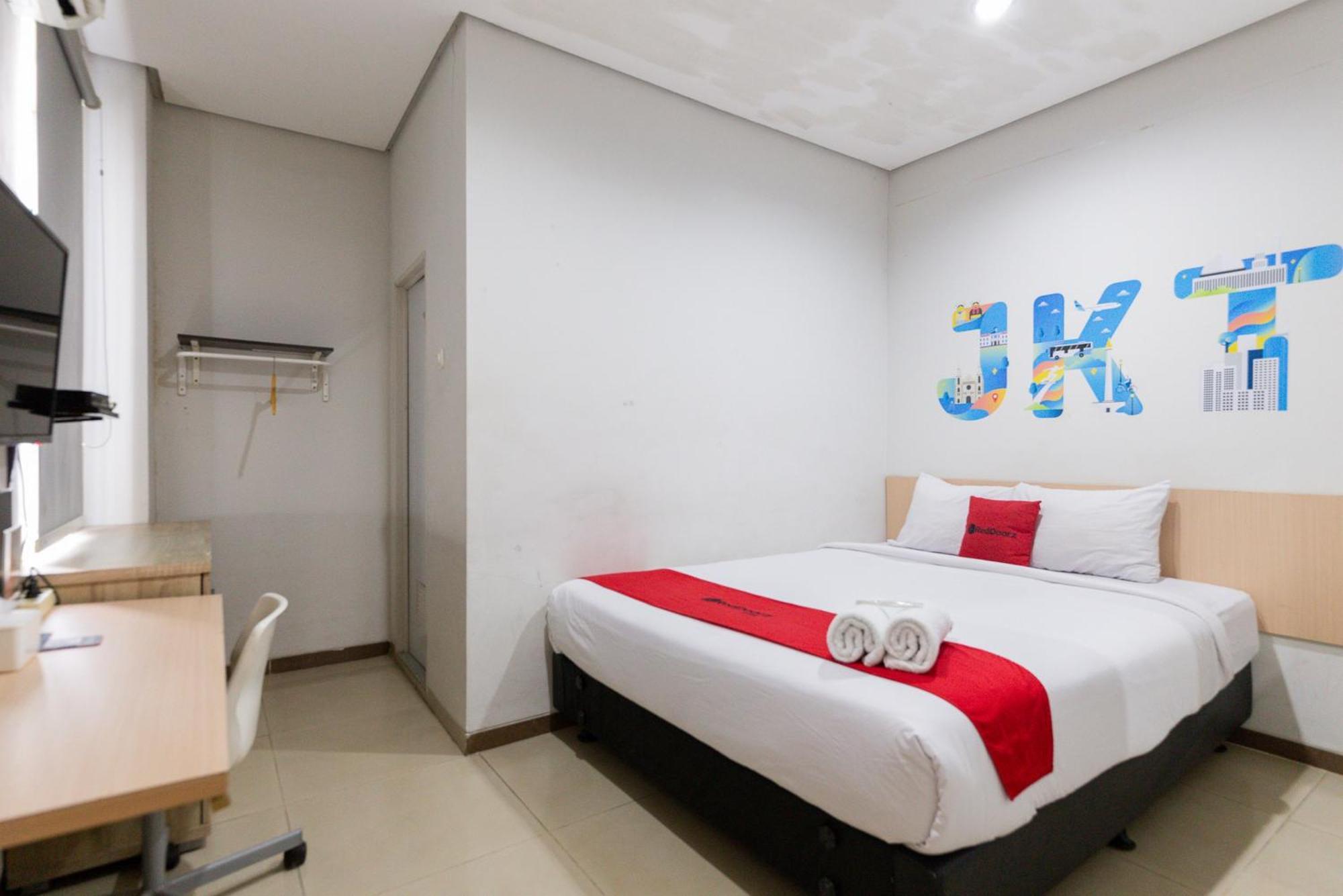 Reddoorz Plus Syariah Near Mall Pondok Indah Yakarta Exterior foto