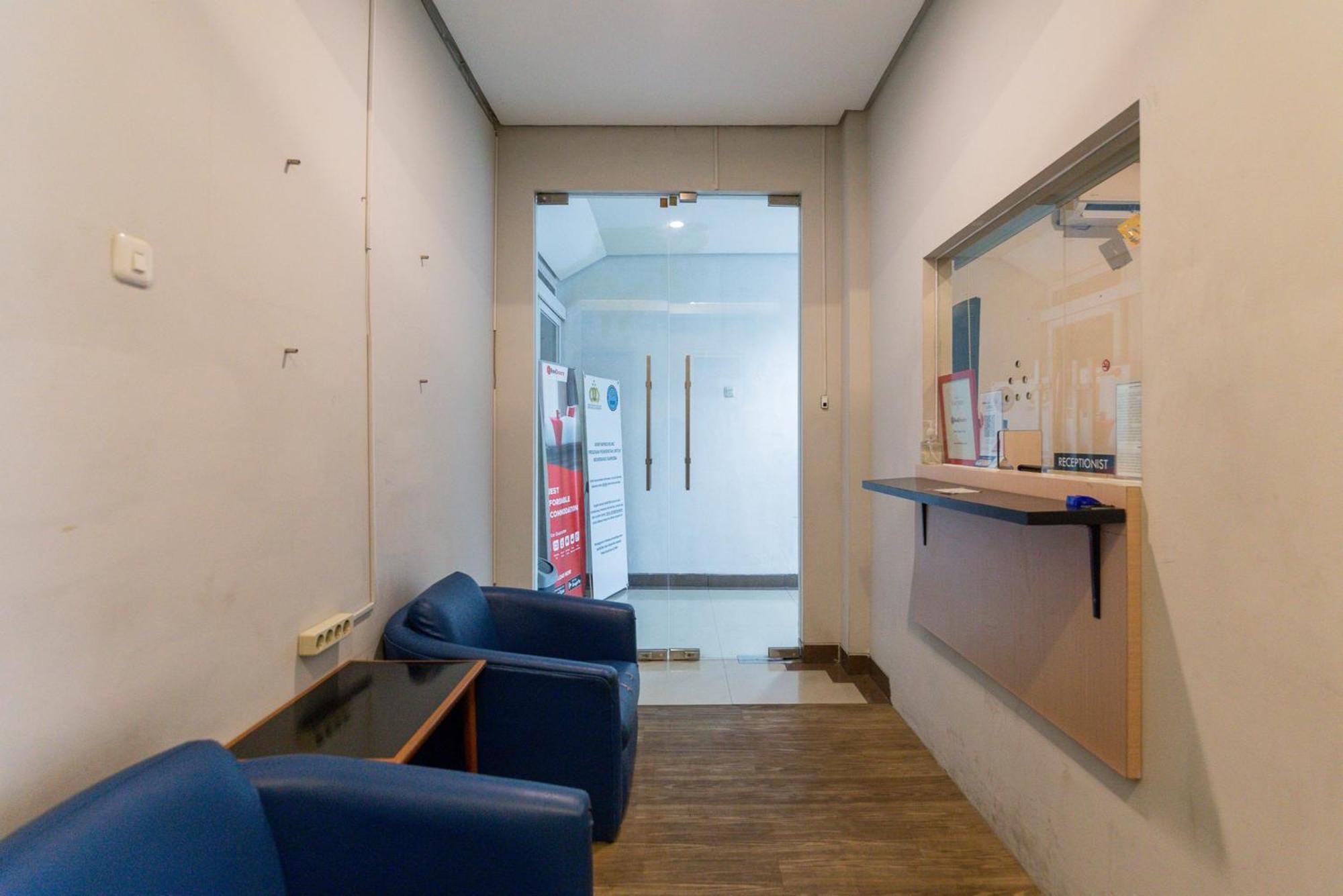 Reddoorz Plus Syariah Near Mall Pondok Indah Yakarta Exterior foto