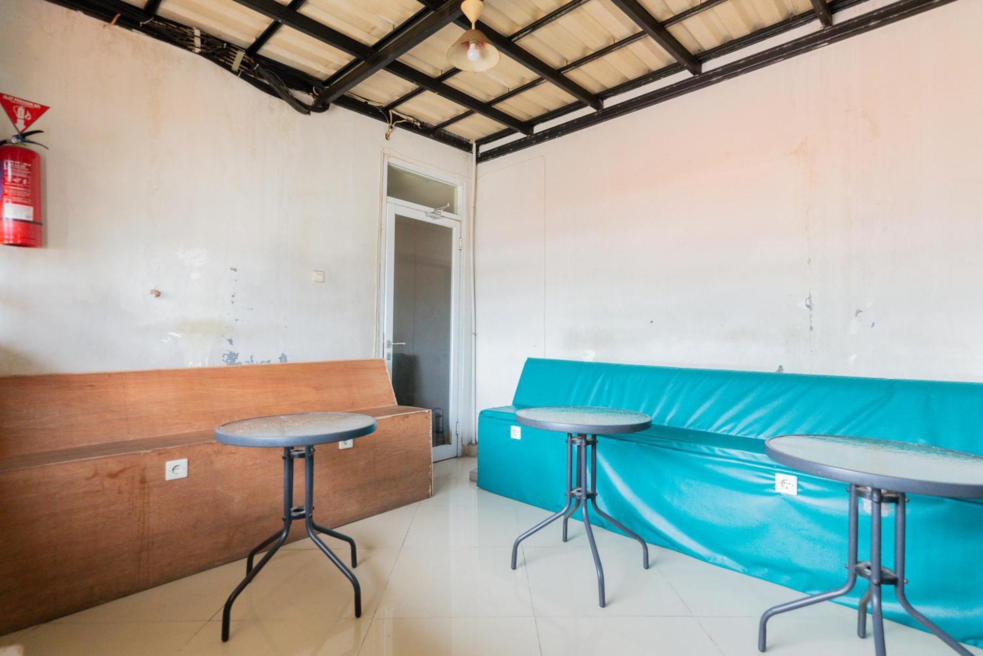 Reddoorz Plus Syariah Near Mall Pondok Indah Yakarta Exterior foto
