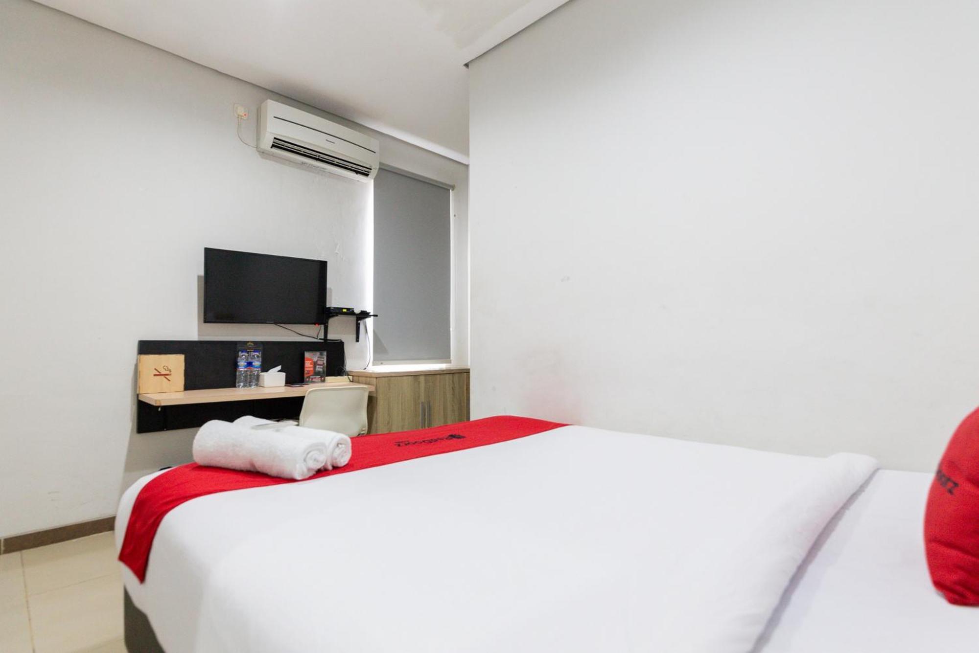 Reddoorz Plus Syariah Near Mall Pondok Indah Yakarta Exterior foto