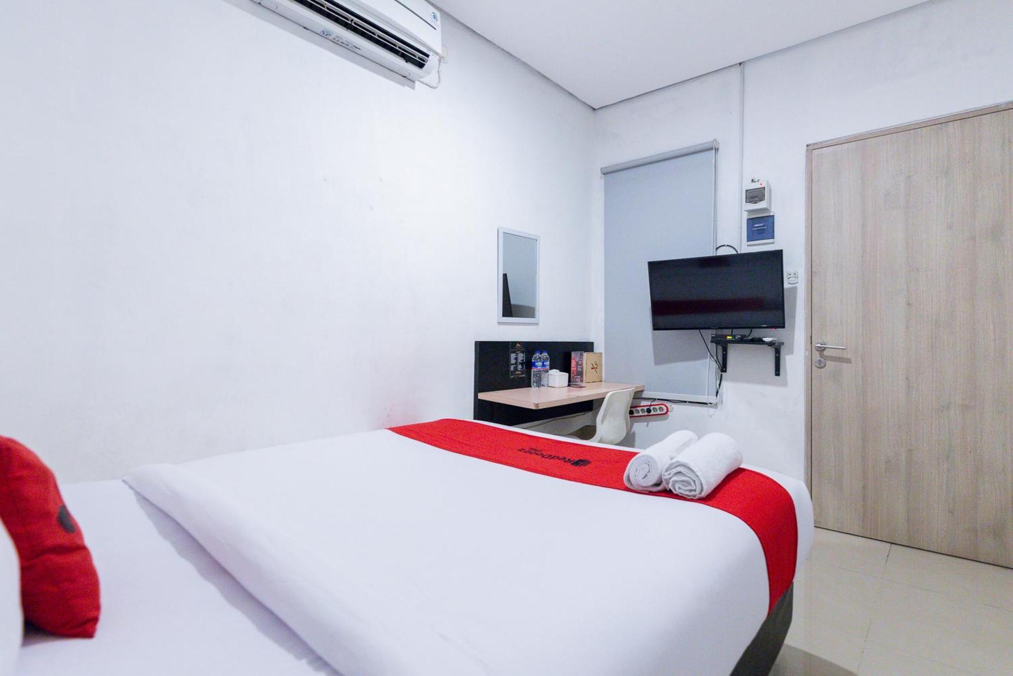 Reddoorz Plus Syariah Near Mall Pondok Indah Yakarta Exterior foto