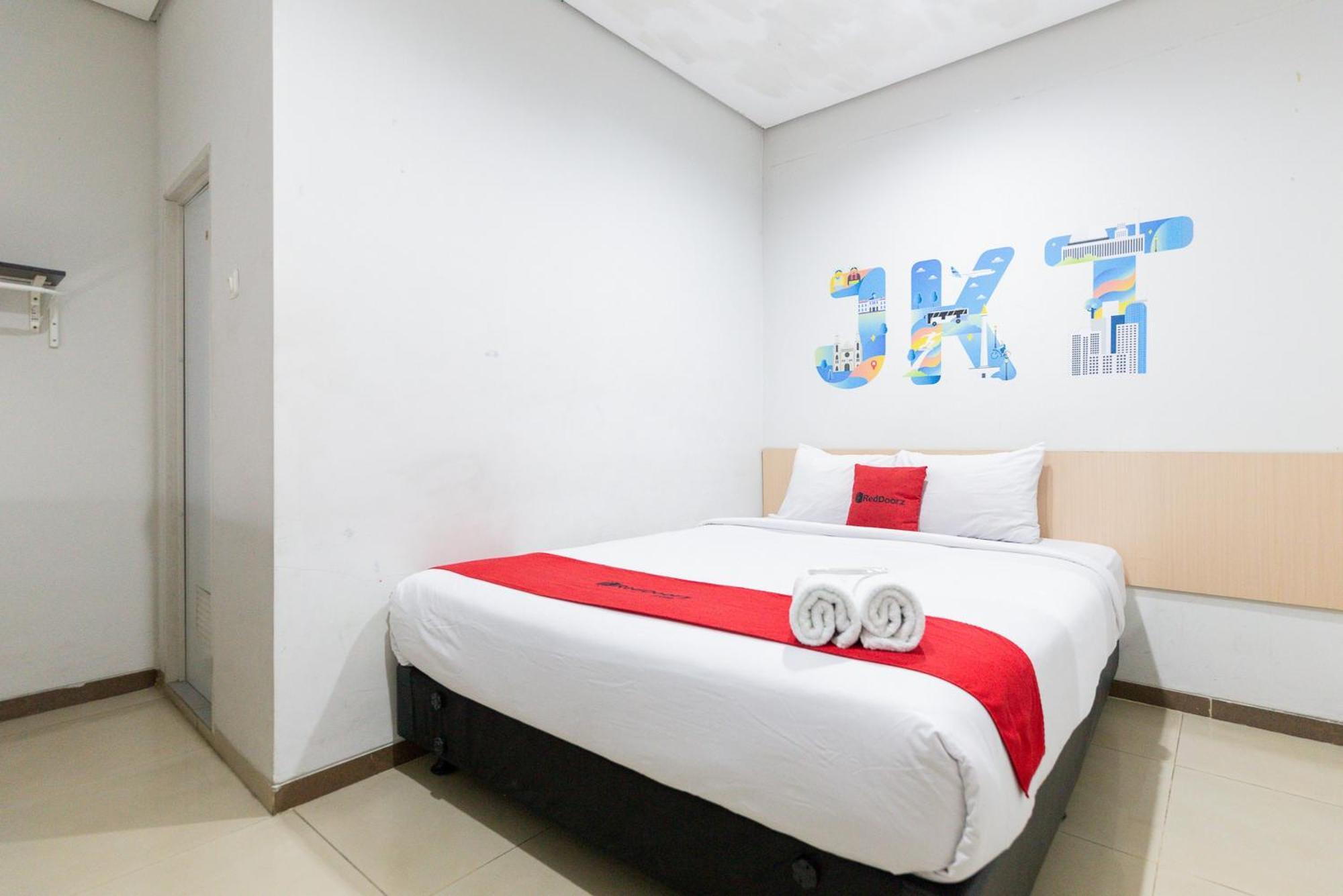 Reddoorz Plus Syariah Near Mall Pondok Indah Yakarta Exterior foto
