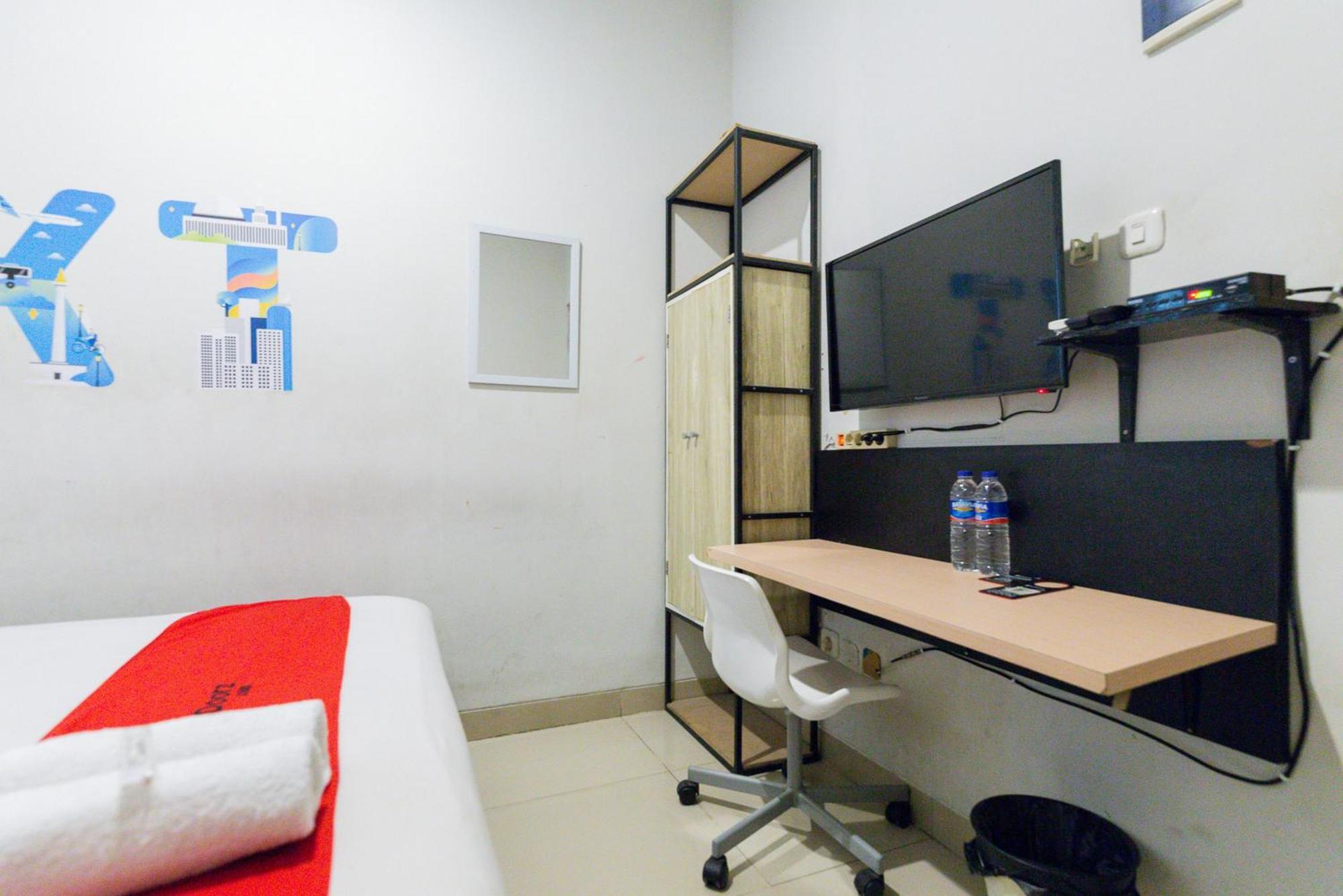 Reddoorz Plus Syariah Near Mall Pondok Indah Yakarta Exterior foto