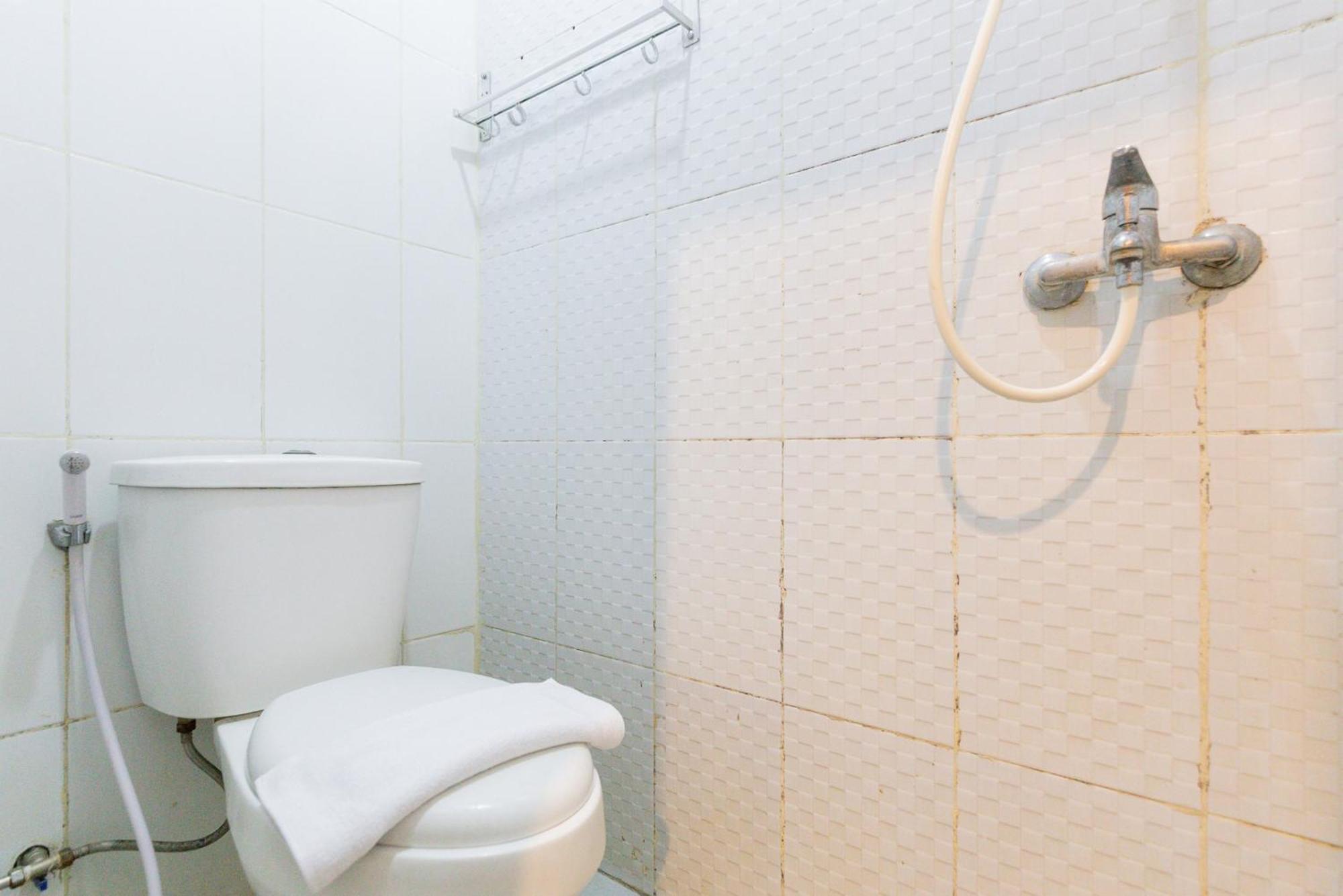 Reddoorz Plus Syariah Near Mall Pondok Indah Yakarta Exterior foto