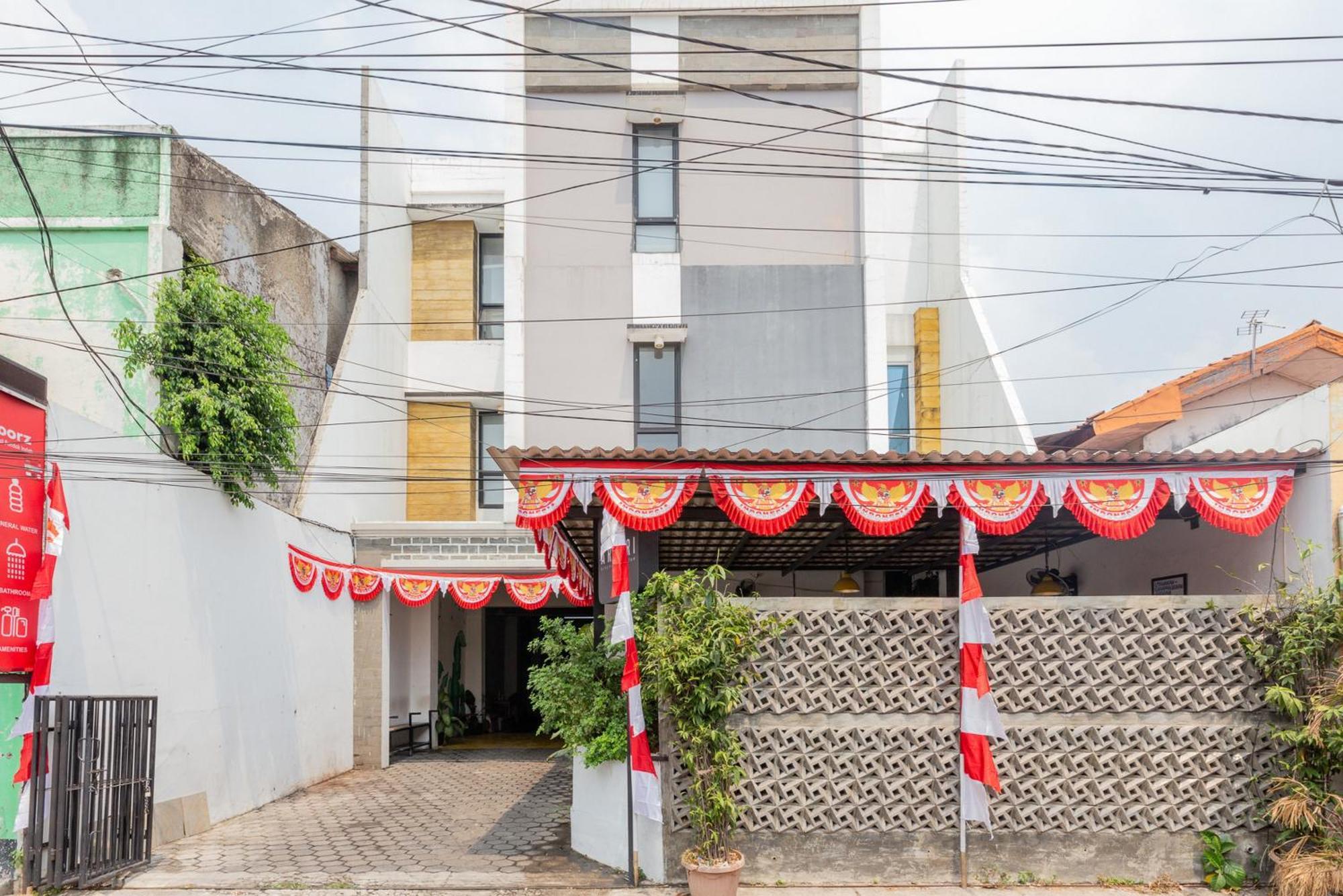 Reddoorz Plus Syariah Near Mall Pondok Indah Yakarta Exterior foto
